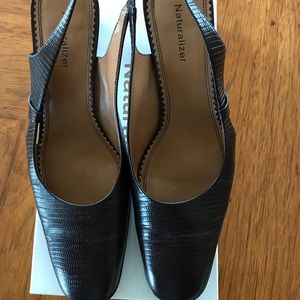 Naturalizer size 9 brown slingback heels